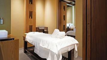 Couples treatment rooms, sauna, hydrotherapy, hot stone massages