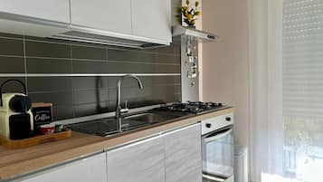 Réfrigérateur, four, plaque de cuisson, lave-vaisselle