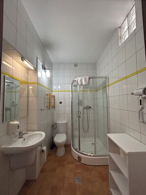 Shower, towels, toilet paper - Hotelik Świdwin (Swidwin)
