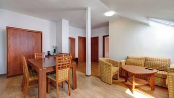 Laptop workspace, rollaway beds, free WiFi, bed sheets