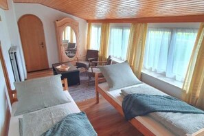 3 bedrooms, iron/ironing board, free WiFi, bed sheets