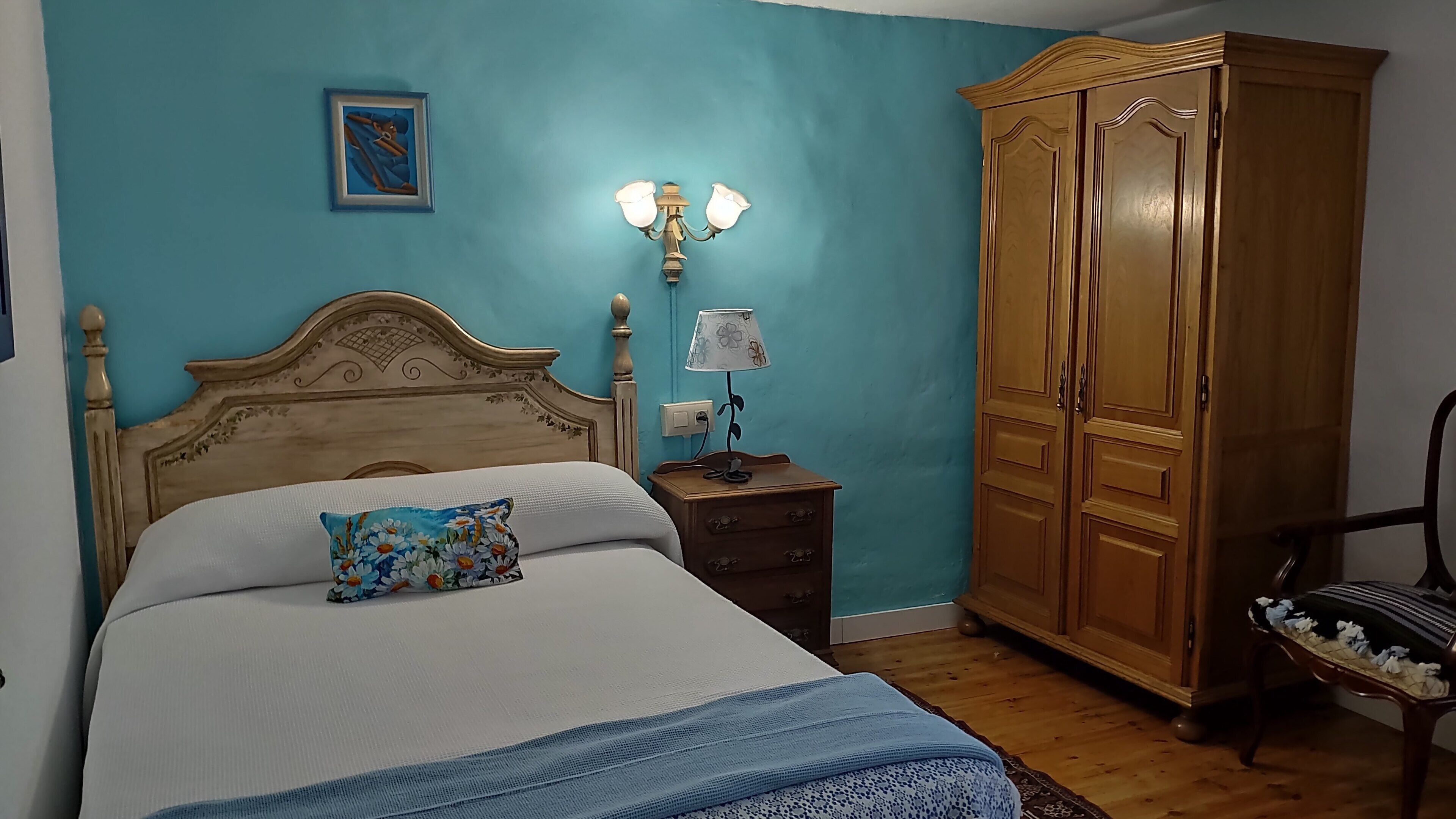 3 slaapkamers, een strijkplank/strijkijzer, wifi, beddengoed