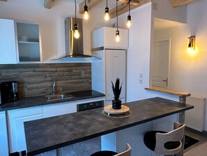 Fridge, microwave, dishwasher - Charming holiday home for 4-6 people with terrace and barbecue in Chagey (Chagey)