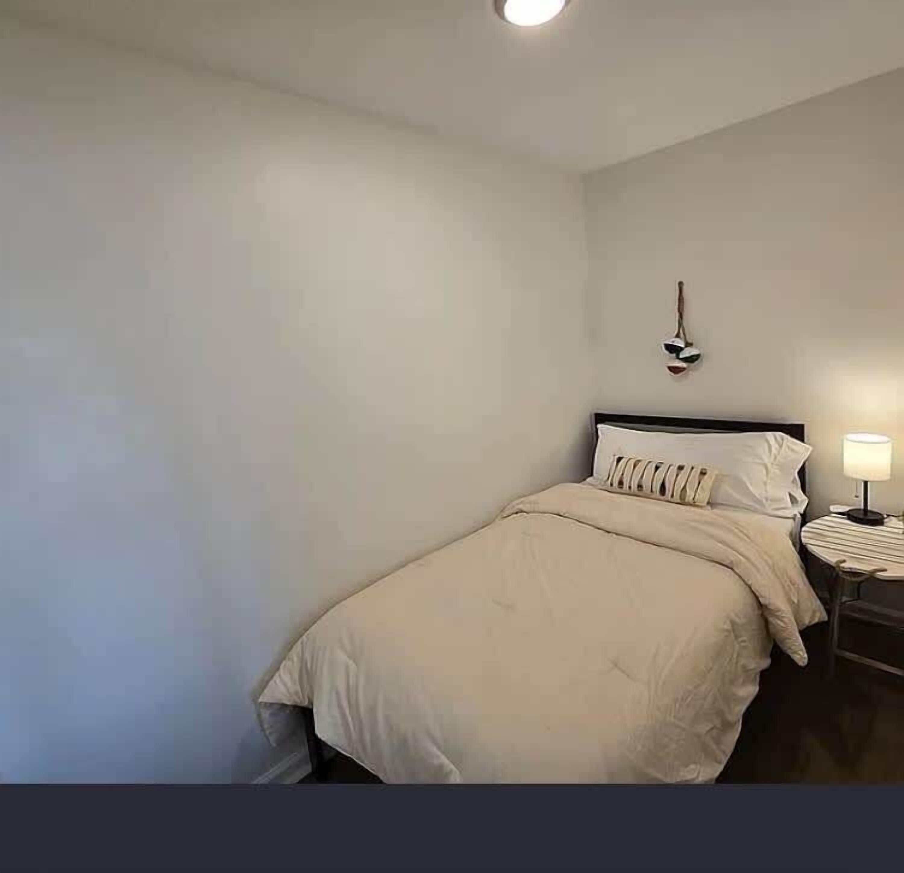 2 habitaciones, tabla de planchar con plancha, wifi y ropa de cama 