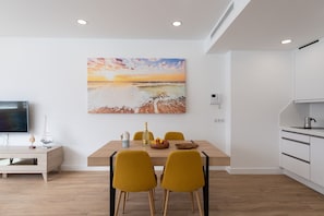 Dining - House in Las Palmas by Playa de Las Canteras (Las Palmas de Gran Canaria)