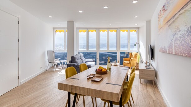 Dining - House in Las Palmas by Playa de Las Canteras (Las Palmas de Gran Canaria)