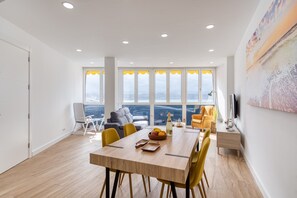 Dining - House in Las Palmas by Playa de Las Canteras (Las Palmas de Gran Canaria)