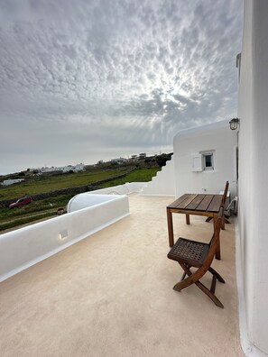 Outdoor dining - Villa in Marathi, 140sqm - 2bd -4p- Shisha pl-Party-Private P-ELENAS HOSPITALITY (MYKONOS)