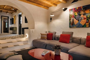 Villa, 6 Bedrooms | Living room