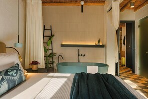 Villa, 6 slaapkamers | Badkamervoorzieningen | Pantoffels, handdoeken, zeep, shampoo