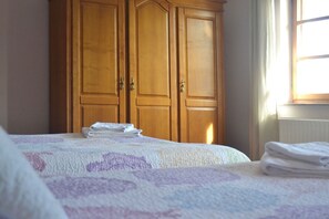 Quarto triplo conforto, vista para a cidade | Wi-Fi de cortesia