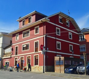 Façana frontal de l'allotjament