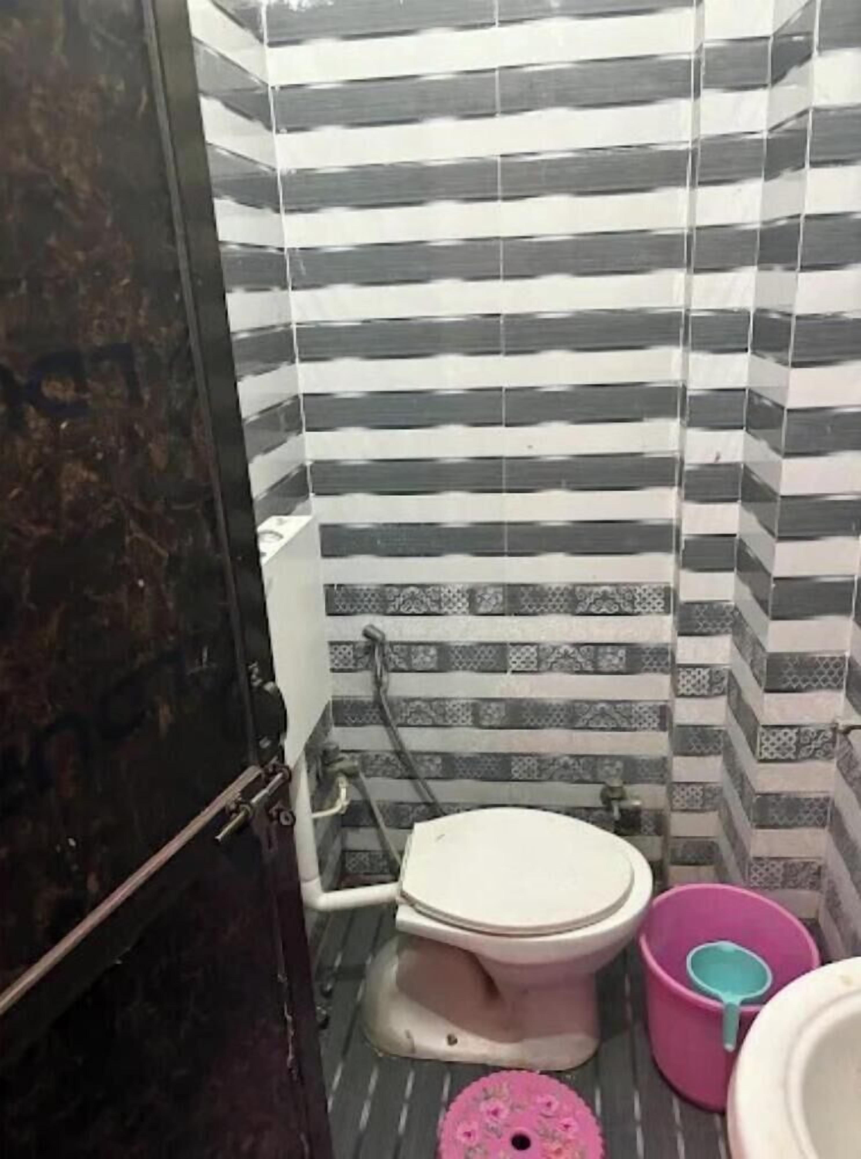 Deluxe Room | Bathroom | Shower, free toiletries, bathrobes, bidet