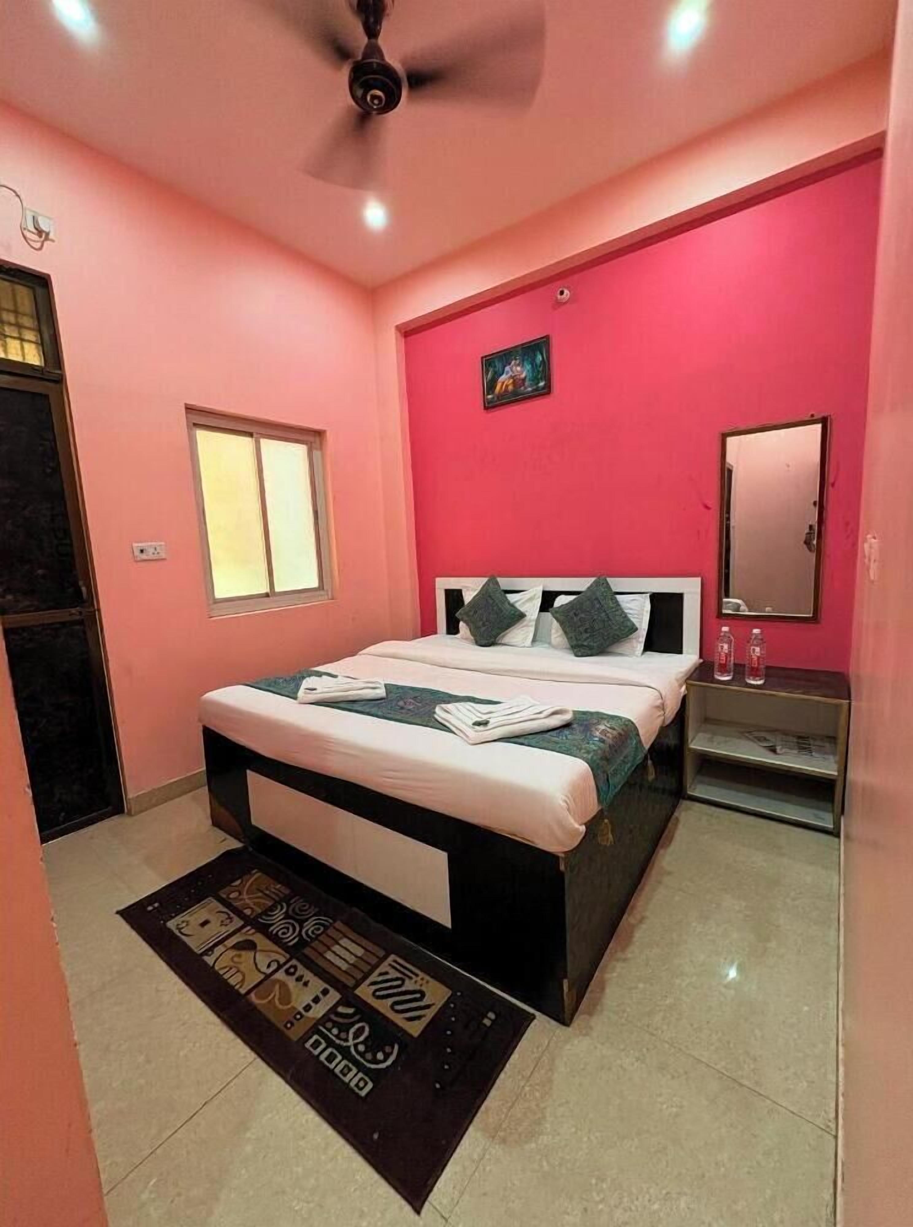 Kamar Deluks | Meja kerja dan Wi-Fi gratis