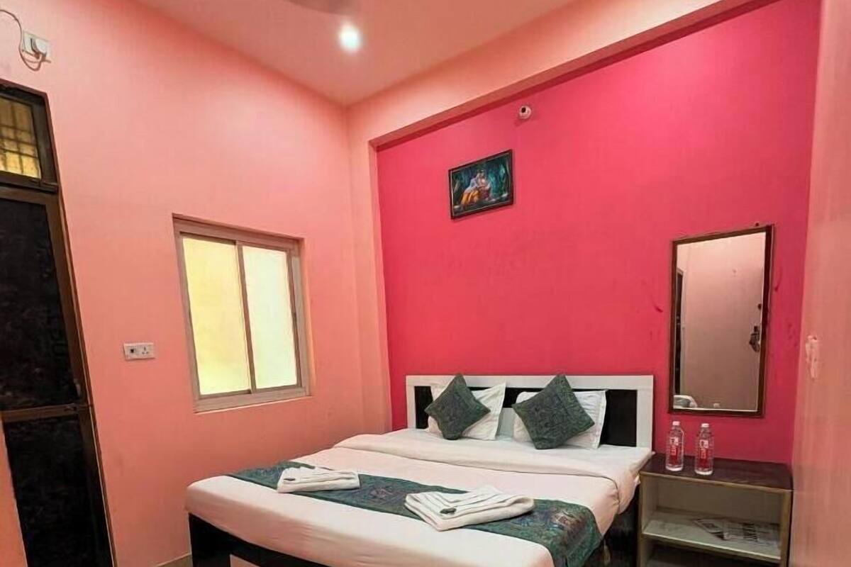 Kamar Deluks | Meja kerja dan Wi-Fi gratis