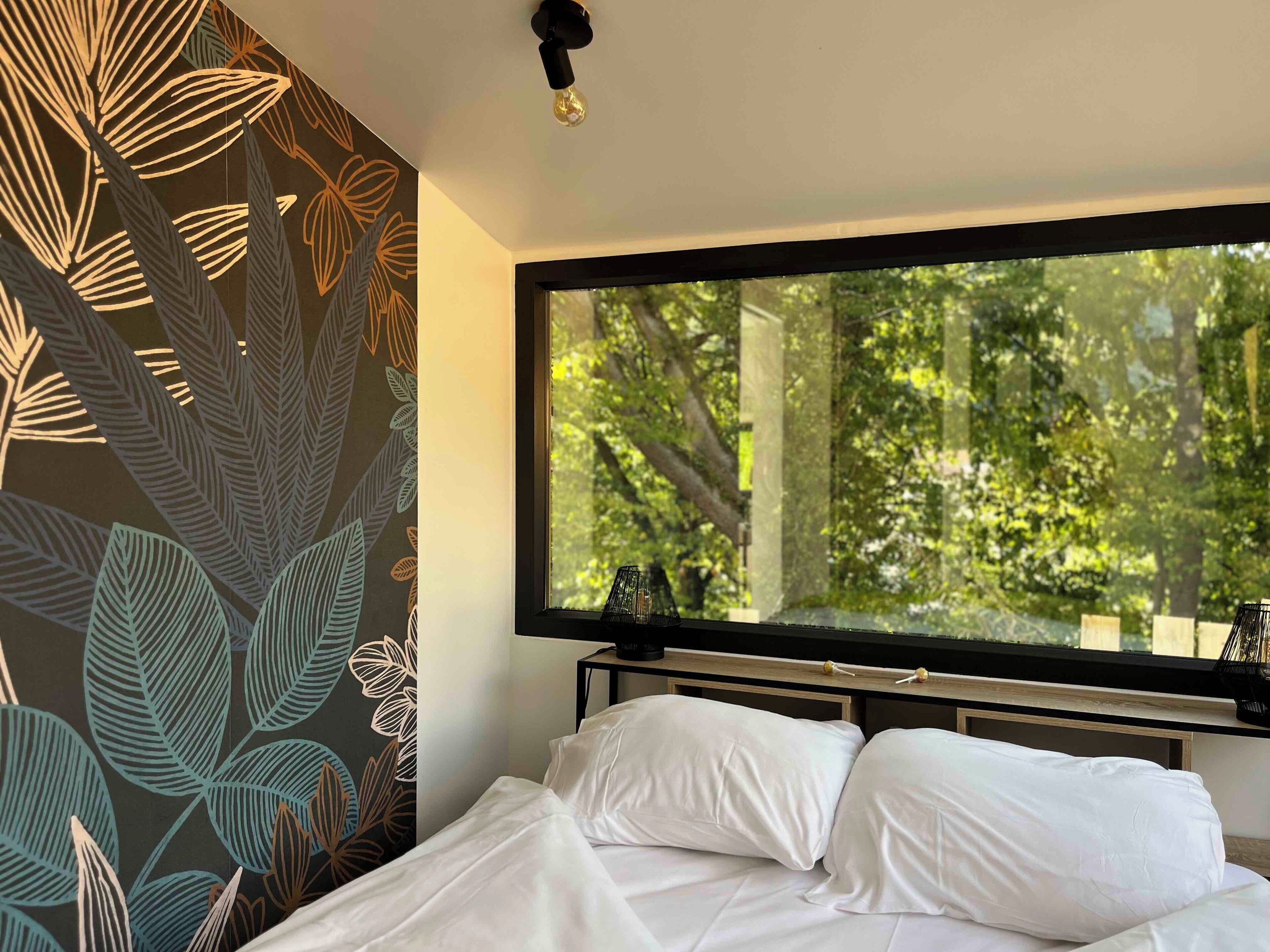 1 多间卧室、熨斗/熨衣板、床单