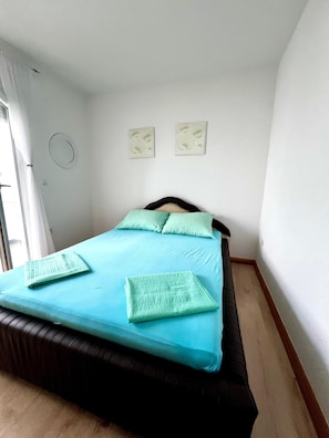 Standard Studio | Living area | 100-cm LCD TV with satellite channels