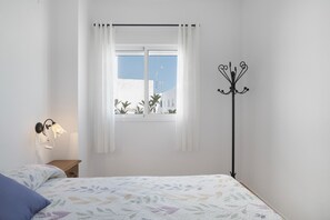 2 Schlafzimmer, Bügeleisen/Bügelbrett, Bettwäsche