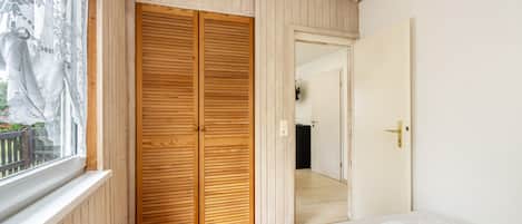 2 bedrooms, bed sheets