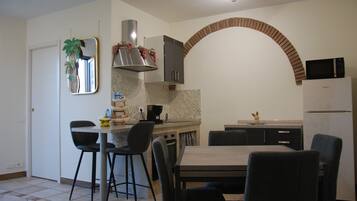 Micro-ondes, four, plaque de cuisson