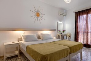 Superior Double or Twin Room | In-room safe, blackout curtains, iron/ironing board, free WiFi - Kamarela Studios (Kamari)