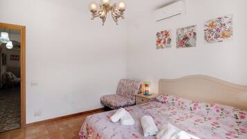 1 quarto, ferros/tábuas de passar roupa, Wi-Fi, roupa de cama