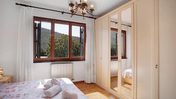 1 bedroom, iron/ironing board, WiFi, bed sheets