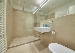 Appartement Confort, 2 chambres, vue montagne | Salle de bain