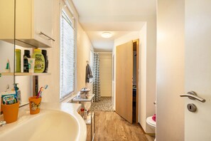 Douche, serviettes fournies