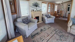 Living area - Super 2 bed 6 Berth Caravan Pets go Free (Hunstanton)