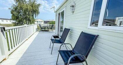 Golden Sunset 2 Bedroom Caravan Pets Stay Free