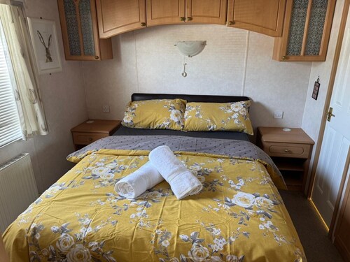 Golden Sunset 2 Bedroom Caravan Pets Stay Free