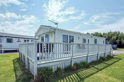 Super 2 bed 6 Berth Caravan Pets go Free