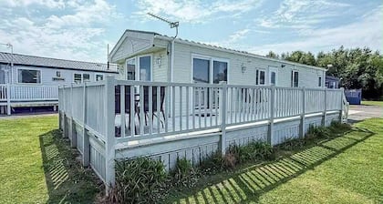 Super 2 bed 6 Berth Caravan Pets go Free