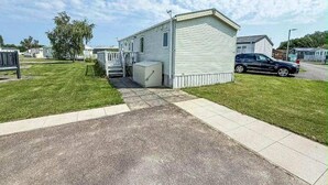 Unclassified image, 4 of 29, button - Super 2 bed 6 Berth Caravan Pets go Free (Hunstanton)