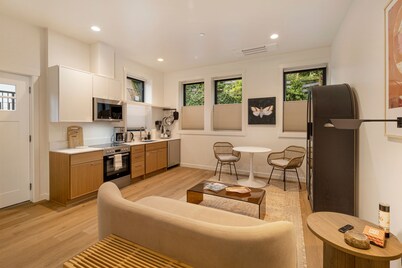 New Luxury Condo! Downtown! Ground Floor - Haven 103