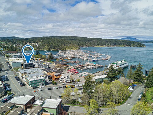 Newly Built Luxury Condo! Downtown!