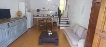 Le lierre Seasonal rental, 10mn from la de ste croix, close to all shops