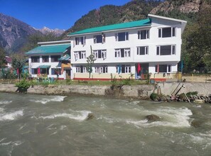 Front of property - Hotel Sun Shine (Anantnag)