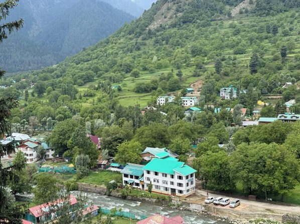 Front of property - Hotel Sun Shine (Anantnag)