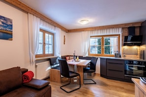 Comfort Apartment, 3 Bedrooms, Mountain View | Living area | 50-inch flat-screen TV with cable channels