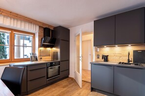 Comfort Apartment, 3 Bedrooms, Mountain View | Private kitchen | Coffee/tea maker, electric kettle, toaster