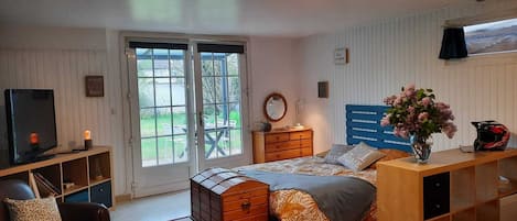 1 bedroom, desk, iron/ironing board, travel crib