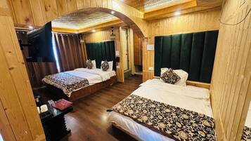 Classic Double Room, Balcony, Mountain View | Free WiFi, bed sheets