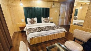 Classic Double Room, Balcony, Mountain View