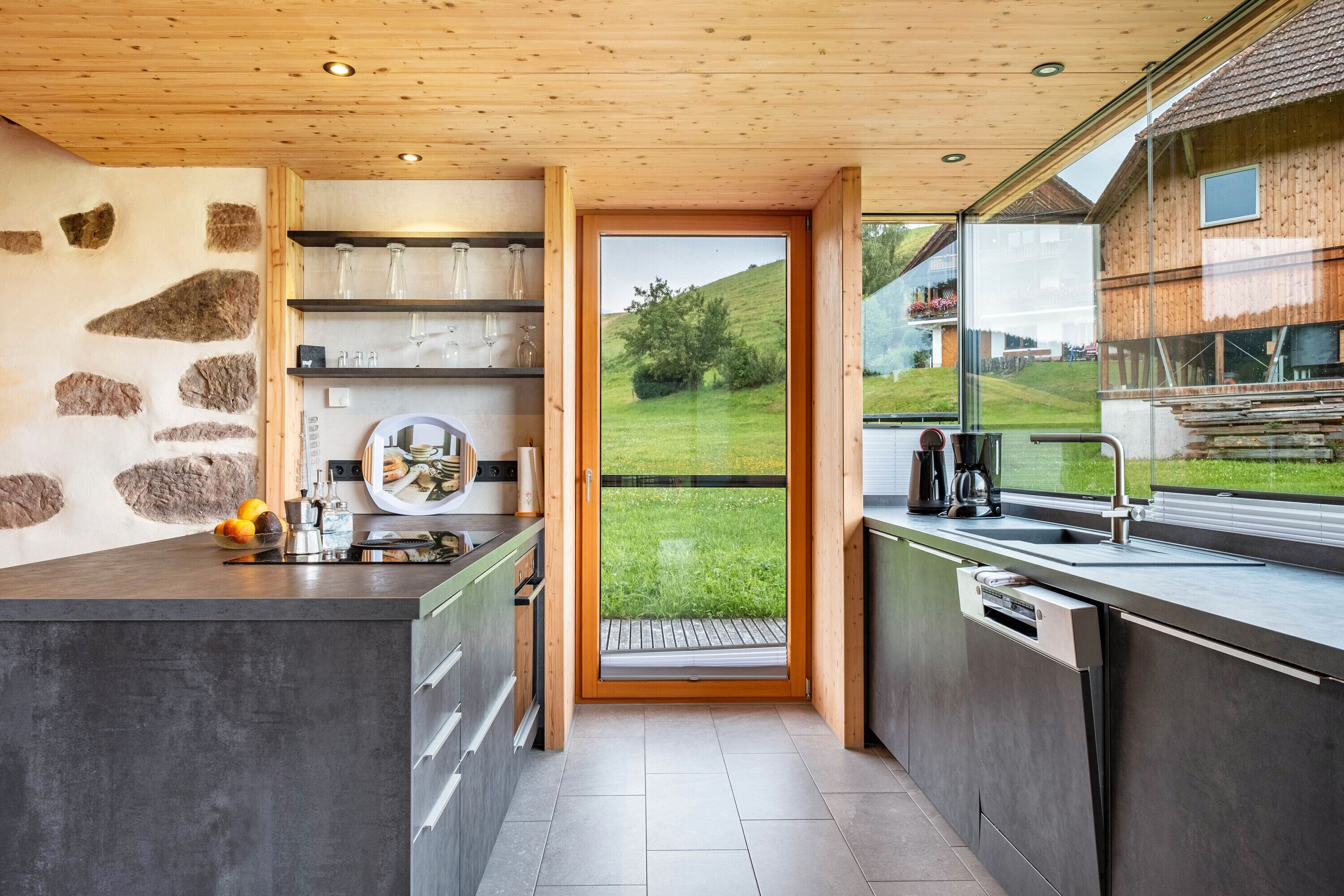 Réfrigérateur, four, plaque de cuisson, lave-vaisselle