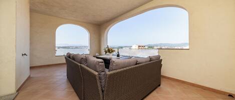 Superior Apartment, Mountain View | Terrace/patio