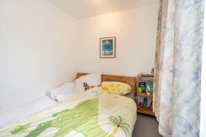 2 bedrooms, bed sheets