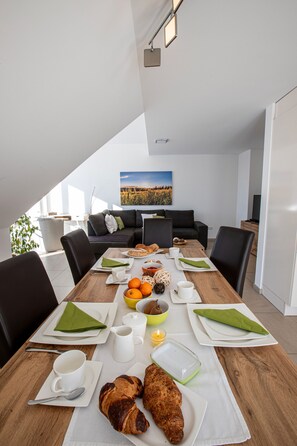 Dining - Apartment 'Sonnentau' with Mountain View, Balcony and Wi-Fi (Höchenschwand)