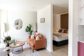 Blackout curtains, free WiFi, bed sheets - Broughton Market Aparthotel (Edinburgh)